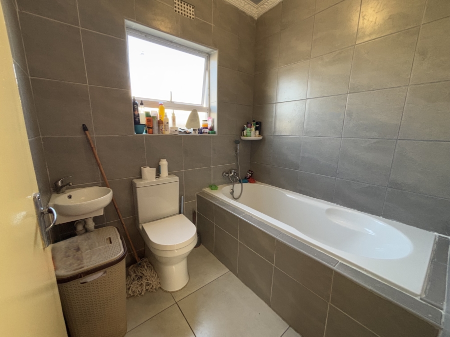 2 Bedroom Property for Sale in Rondevlei Park Western Cape